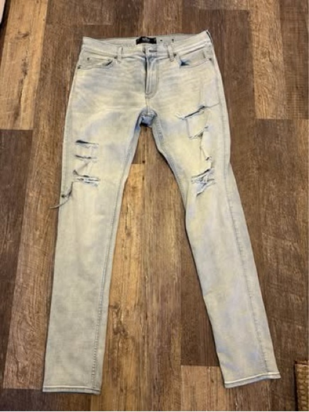 Light Blue Distressed Men’s Jeans 36/32. only wore once